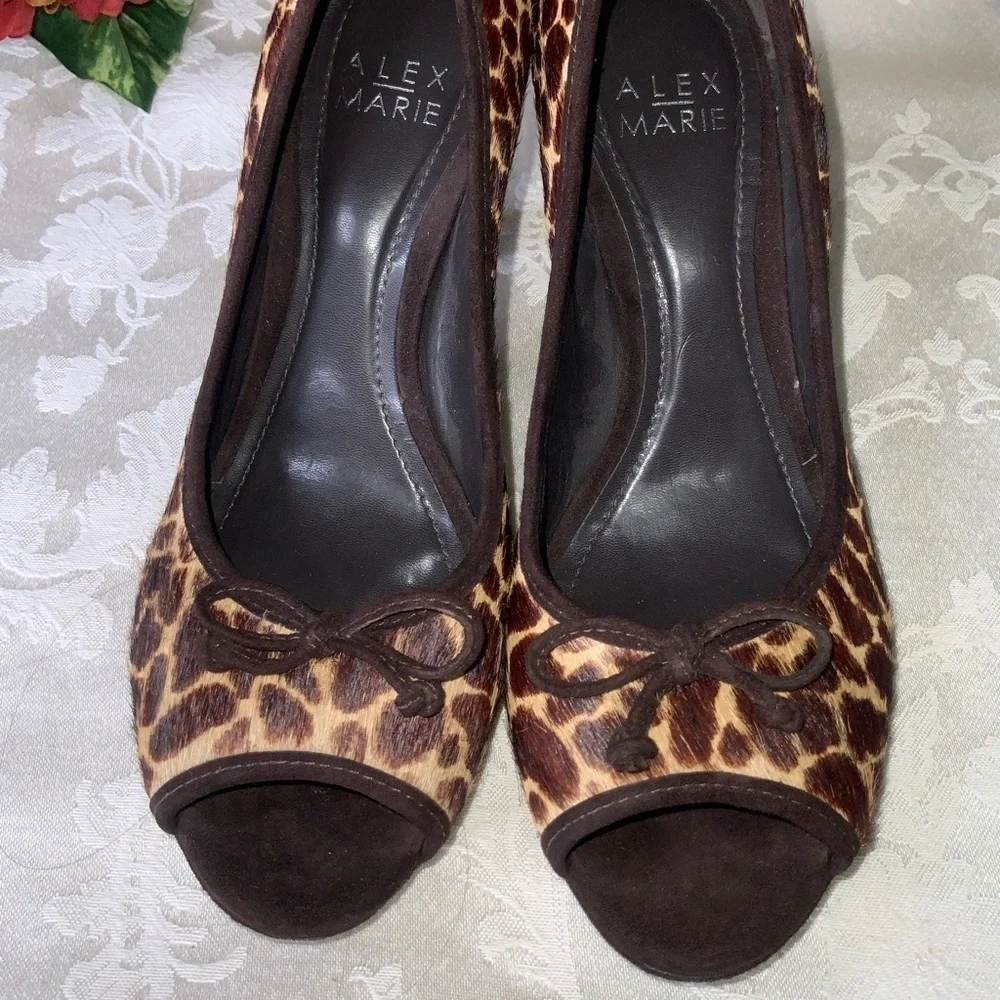 Alex Marie 3” Giraffe Velvet Peep Toe Party Heels Size 6.5 - Picture 9 of 11